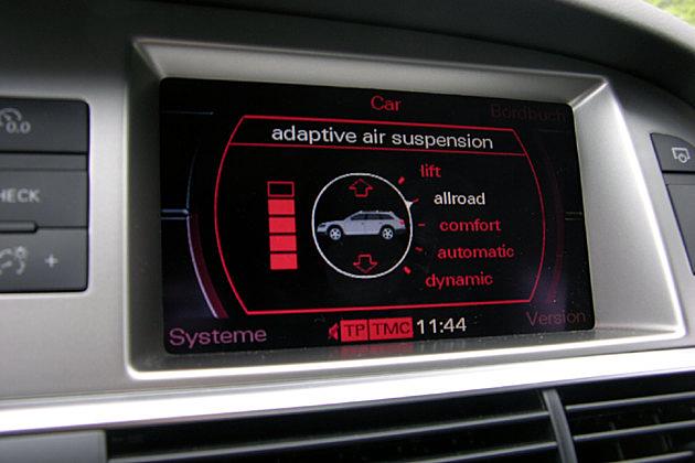 Serienmäßig beim allroad quattro: Die elektronisch einstellbare Bodenfreiheit und Dämpfung