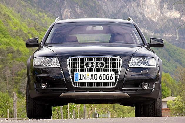 Auch die Frontschürze ist gegenüber dem normalen Kombi modifiziert