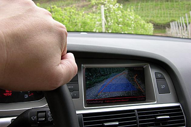 Rückfahrkamera: Hilfe beim Einparken und Rangieren für 1.200 Euro