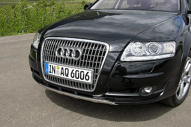Der Singleframe-Grill ist beim allroad quattro anders als beim normalen A6 gestaltet