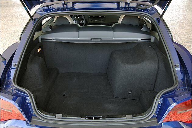 In das M-Coupé passen 245 bis 300 Liter Gepäck