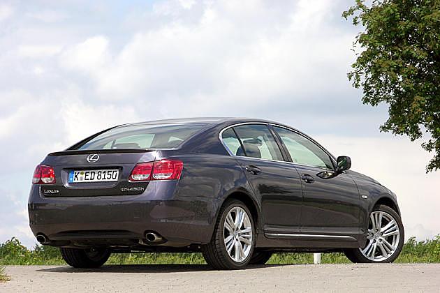 18-Zoll-Aluräder im Fünf-Speichen-Design sind bei allen Versionen Serie
