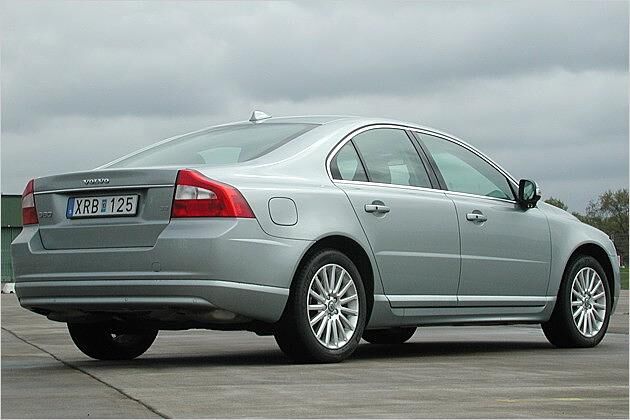 Kanten in unteren Bereich verleihen dem Volvo ein modernes Schnittmuster