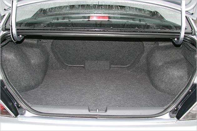In den Kofferraum passen 430 Liter  für eine Stufenhecklimousine nicht allzu viel