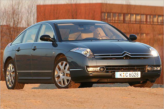 Viel Chromzierrat lässt den C6 elegant erscheinen