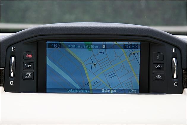 Kostet mindestens 2.650 Euro: Navigationssystem mit großem Farbdisplay