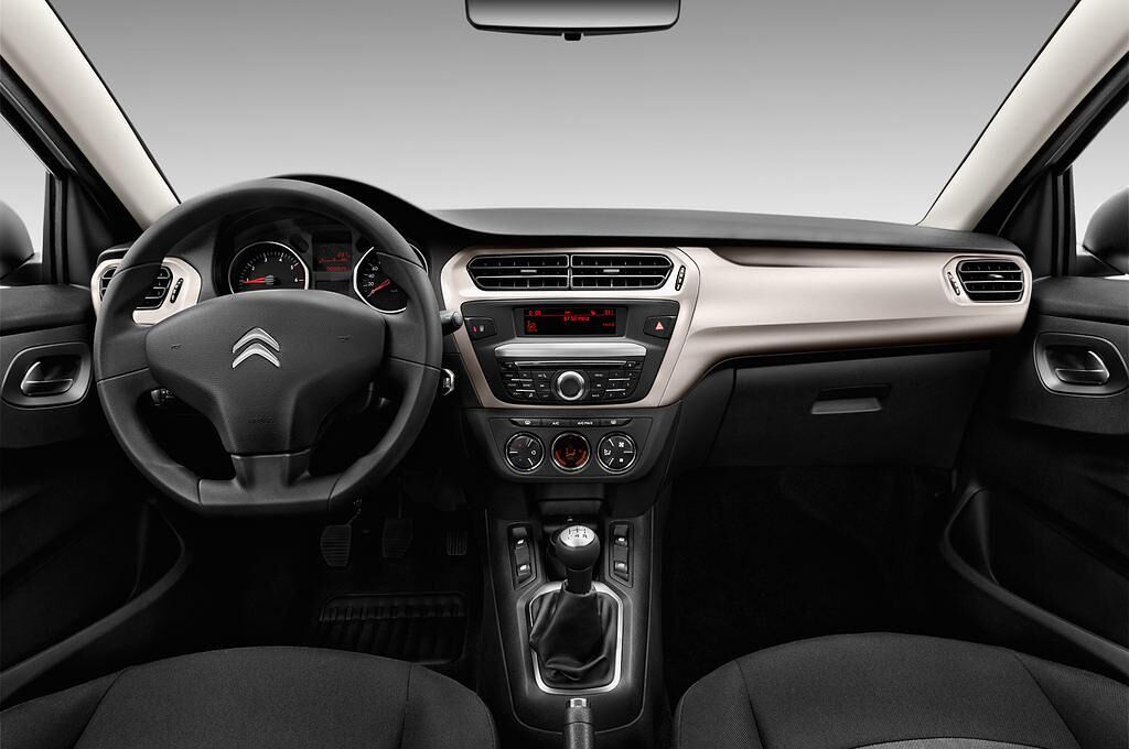 Citroen C-Elysee (Baujahr 2016) Selection 4 Türen Cockpit und Innenraum