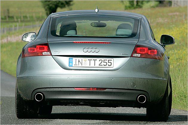 V6-Merkmal: Auspuff-Enden links und rechts