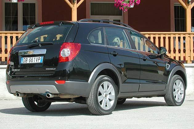 Schick mit Dachreling und kleinem Spoiler am Heck