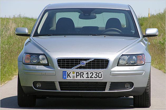 Zwei Grills sorgen für frische Motor-Atemluft
