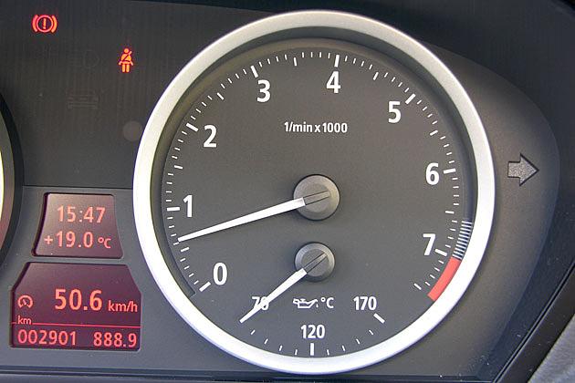 Seine Höchstleistung erreicht der Dreiliter-Motor bei 6.600 Umdrehungen