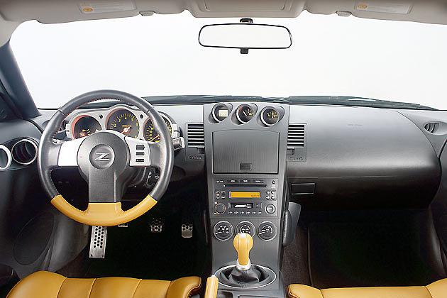 Sportlich gestaltet, dennoch funktional und luxuriös: Der 350Z-Innenraum