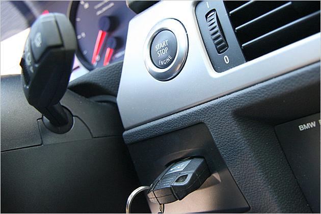 Tacho- und Zeigerfarbe sind schon seit Jahren Merkmal schneller BMWs aus Buchloe