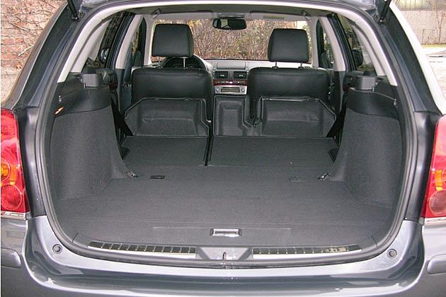Bis zu 1.500 Liter Stauvolumen bietet der Kofferraum des Avensis Combi