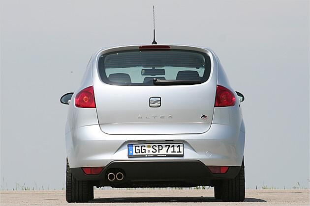 Das Heck des Altea ziert ein Auspuff mit Doppelendrohren