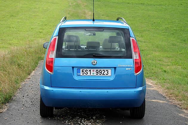 Von hinten gesehen ist der Unterschied etwa zum Opel Meriva nicht groß
