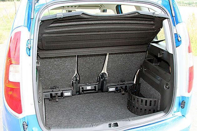 In den Kofferraum passen bei Fünfsitzer-Konfiguration stolze 450 Liter