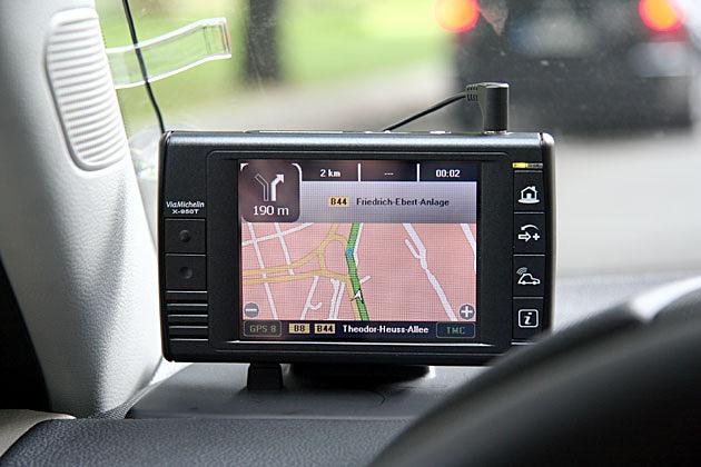 Gegen 599 Euro Aufpreis gibt es das Bildschirm-Navi X-950T von ViaMichelin mit Europakarten