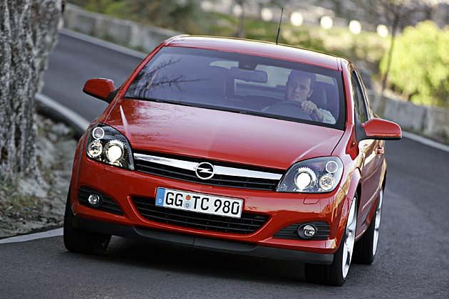 Je nach Auto-Persönlichkeit: Die Leuchtenform variiert von Modell zu Modell (Bild: Astra GTC)
