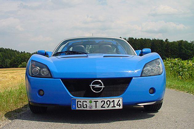 Der Turbo hat im Vergleich zum normalen Speedster einen größeren Kühlergrill