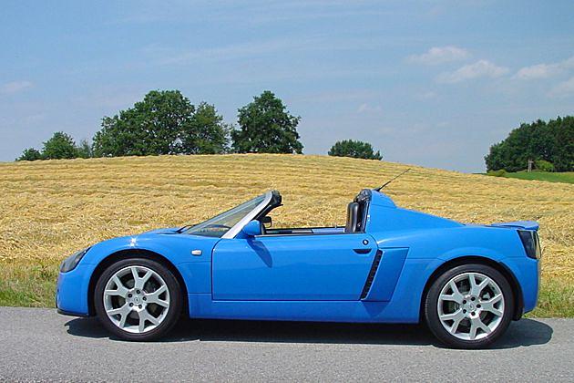Verblüffend: Mit 3,79 Metern Länge ist der Roadster kürzer als ein Corsa