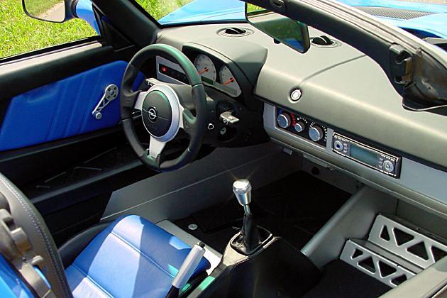 Das Cockpit des Speedster sieht aus wie das eines Rennfahrzeugs