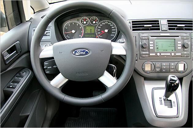 Der Arbeitsplatz im Ford Focus C-Max mit der Schaltkulisse für das CVT-Getriebe