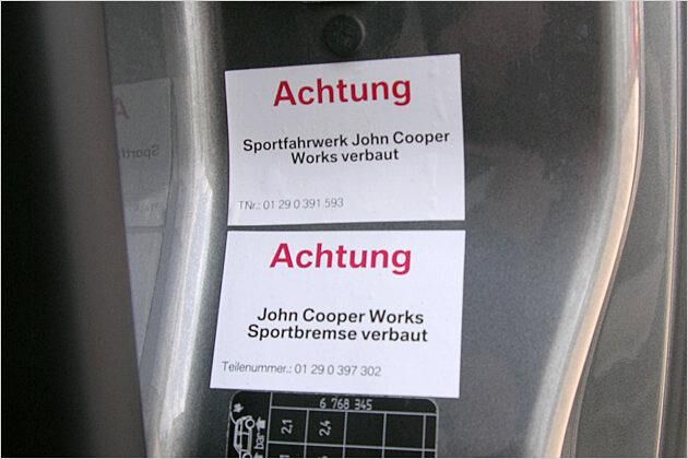Klare Ansage im Türrahmen