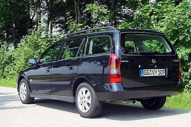 Das Heck ist kastenartig wie das eines großen Volvo-Kombis, nicht abgeflacht wie bei Lifestyle-Kombis