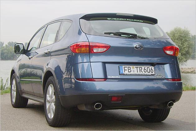 Schmale Heckleuchten, wie sie Alfa Romeo zur Mode gemacht hat