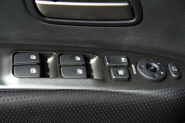 Auch bei Kia Standard: Elektrische-Fensterheber-Bedienung im Türgriff