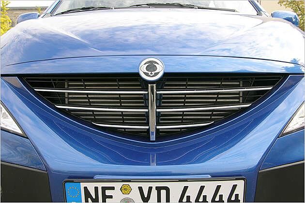 Der lächelnde Kühlergrill soll an ein Haifischmaul erinnern