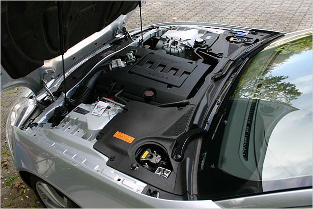 Mal etwas Anderes: Die Motorhaube ist vorne angeschlagen