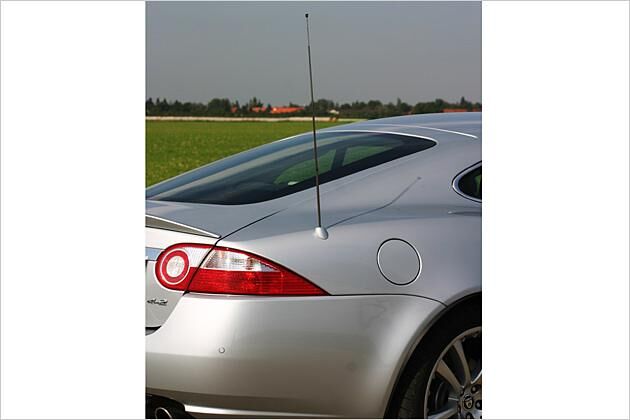 Passen zusammen wie Himmel und Hölle: Die Teleskopantenne und das XK Coupé