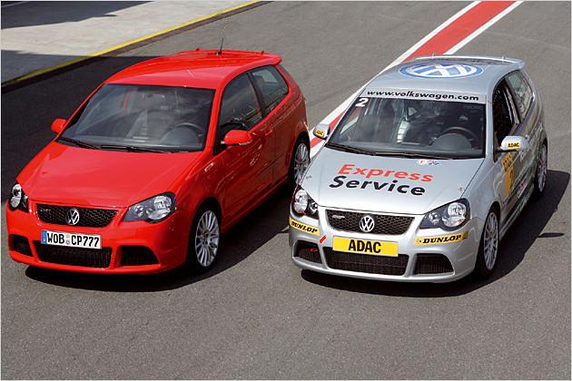Zum Vergleich: Die Rennsport-Version (rechts) und die Straßenvariante auf GTI-Basis