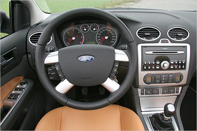 Aufgeräumtes, funktionales Cockpit