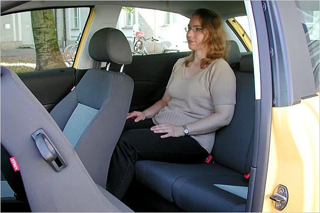 Die Fondplätze sind zwar gut zu erreichen, für längere Touren ist es hinten aber zu eng