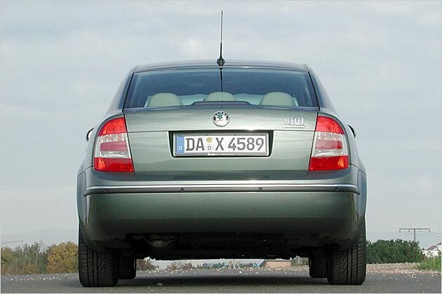 Für das Modelljahr 2007 hat der Superb die C-Form der Rückfahrlampen bekommen