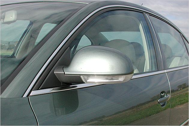 Die Außenspiegel haben Blinker bekommen
