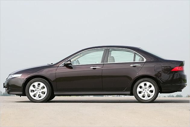 Mit 4,67 Metern 15 Zentimeter länger als der BMW 3er, aber kürzer als der VW Passat