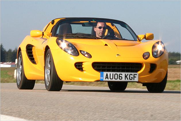 Knapp überm Asphalt: Die Elise hat nur eine geringe Bodenfreiheit