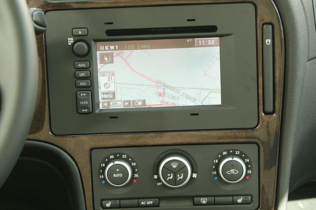 Die Bedienung des Navigationsgerätes funktioniert einfach