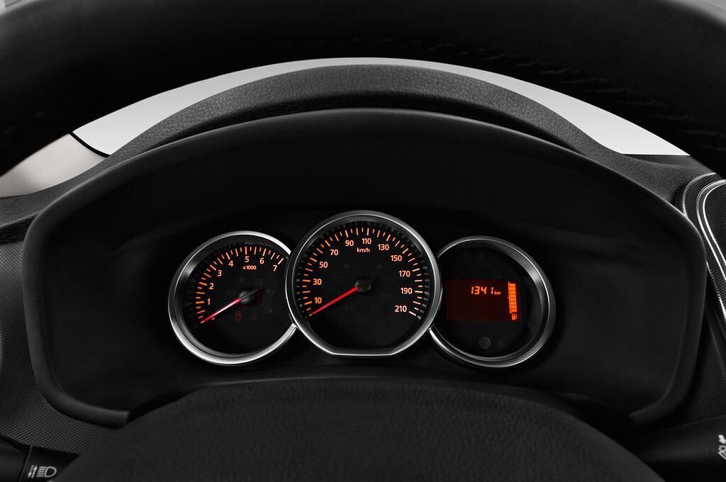 Dacia Sandero (Baujahr 2017) Stepway 5 Türen Tacho und Fahrerinstrumente