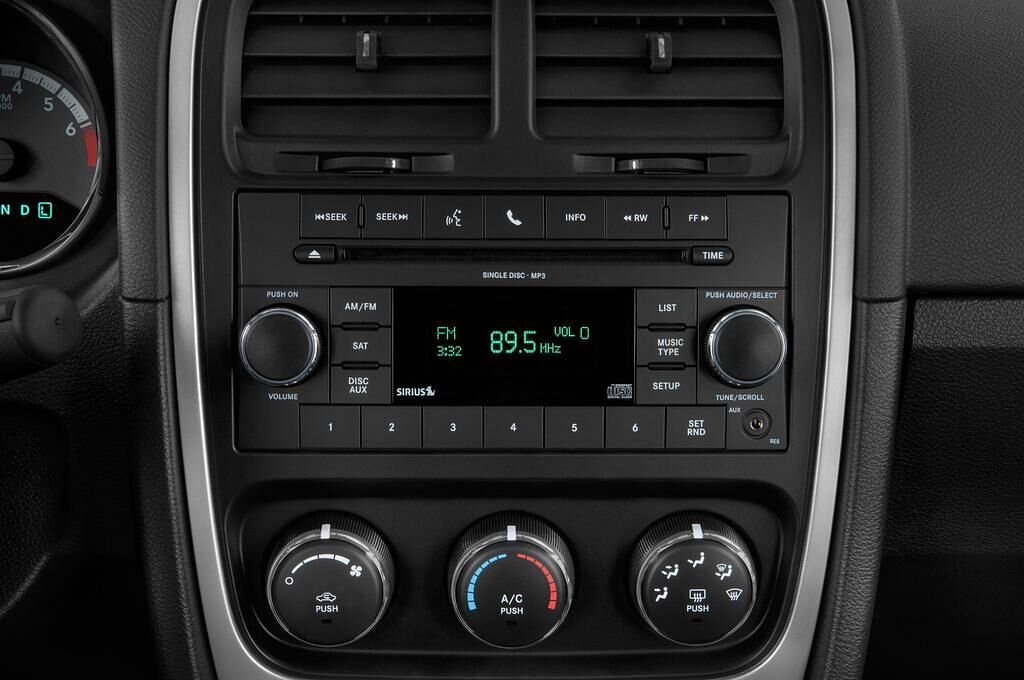Dodge Caliber (Baujahr 2010) SXT 5 Türen Radio und Infotainmentsystem