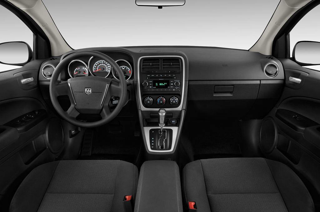 Dodge Caliber (Baujahr 2010) SXT 5 Türen Cockpit und Innenraum