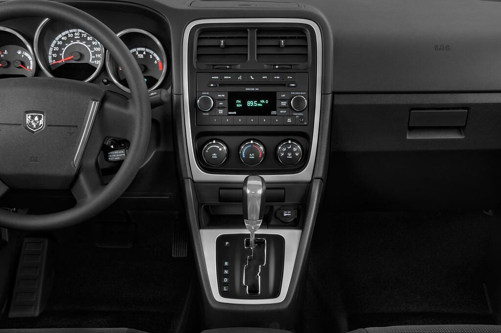Dodge Caliber (Baujahr 2010) SXT 5 Türen Mittelkonsole