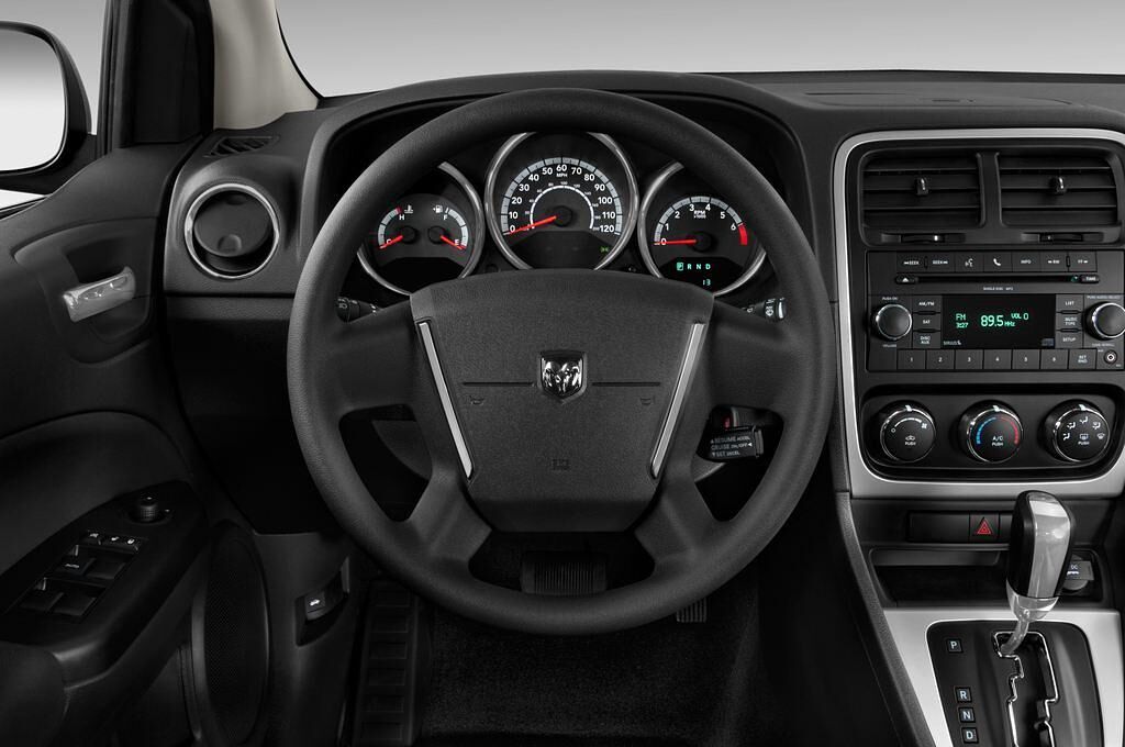 Dodge Caliber (Baujahr 2010) SXT 5 Türen Lenkrad