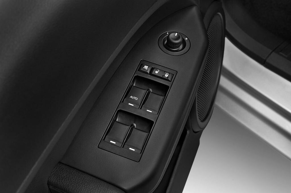 Dodge Caliber (Baujahr 2010) SXT 5 Türen Bedienungselemente Tür