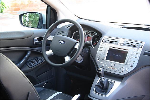 Keyless-Go serienmäßig: Den Blindstopfen in der Lenksäule haben alle Ford Kuga
