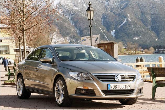 Die Motorhaube bekommt durch gut sichtbare Lichtkanten ein markantes Profil